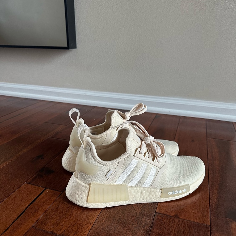 Adidas NMD R1 ‘Wonder White’ 2023